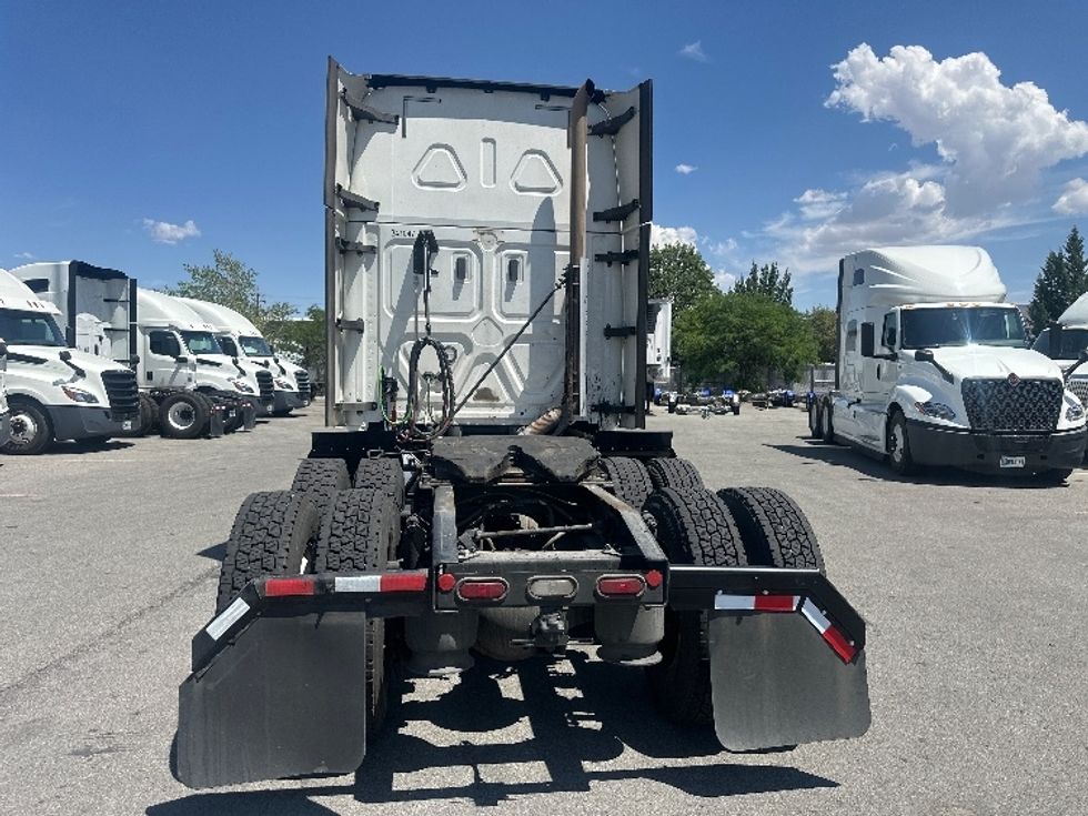 Sleeper Tractor-Heavy Duty Tractors-Freightliner-2020-T12664ST-West Sacramento-CA-692,777\n\t\tmiles-$ 55,500 - Image 6