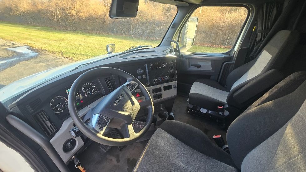 Sleeper Tractor-Heavy Duty Tractors-Freightliner-2020-T12664ST-White Deer-PA-340,418\n\t\tmiles-$ 64,500 - Image 10