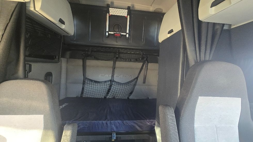 Sleeper Tractor-Heavy Duty Tractors-Freightliner-2020-T12664ST-White Deer-PA-340,418\n\t\tmiles-$ 64,500 - Image 16