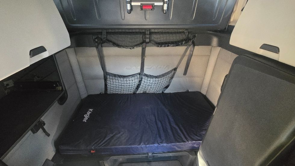 Sleeper Tractor-Heavy Duty Tractors-Freightliner-2020-T12664ST-White Deer-PA-340,418\n\t\tmiles-$ 64,500 - Image 17