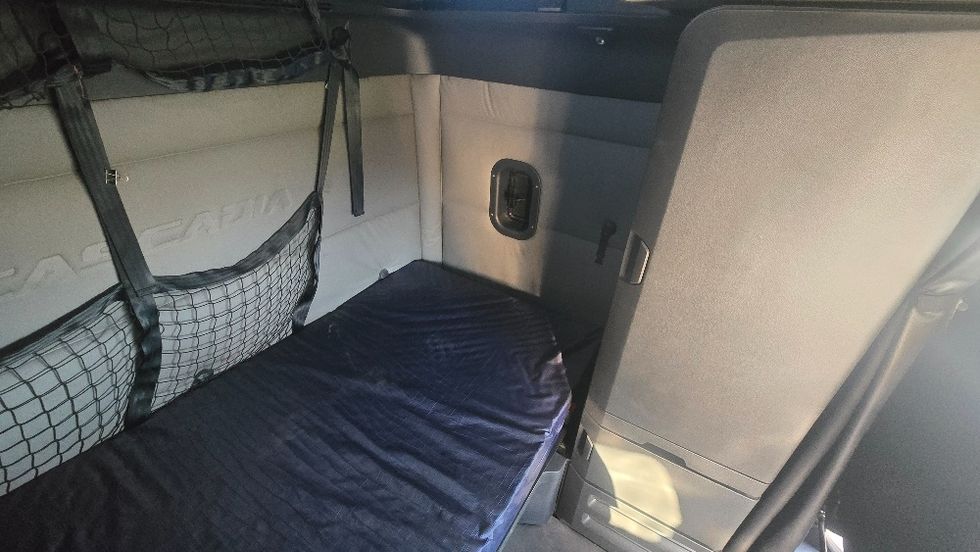 Sleeper Tractor-Heavy Duty Tractors-Freightliner-2020-T12664ST-White Deer-PA-340,418\n\t\tmiles-$ 64,500 - Image 18