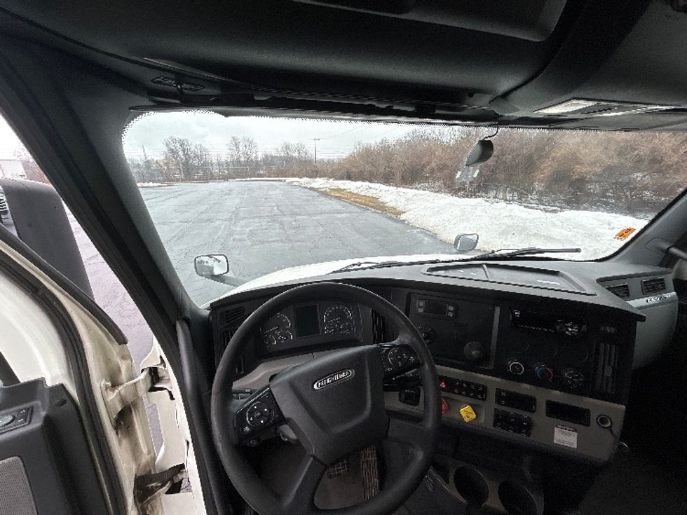 Sleeper Tractor-Heavy Duty Tractors-Freightliner-2020-T12664ST-White Deer-PA-487,748\n\t\tmiles-$ 58,250 - Image 11