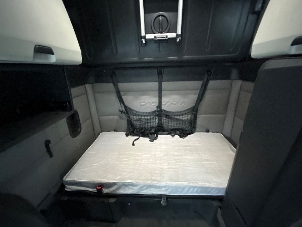 Sleeper Tractor-Heavy Duty Tractors-Freightliner-2020-T12664ST-White Deer-PA-487,748\n\t\tmiles-$ 58,250 - Image 16