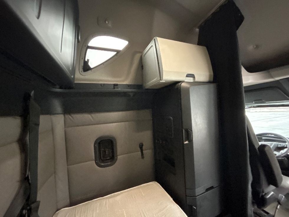 Sleeper Tractor-Heavy Duty Tractors-Freightliner-2020-T12664ST-White Deer-PA-487,748\n\t\tmiles-$ 58,250 - Image 18