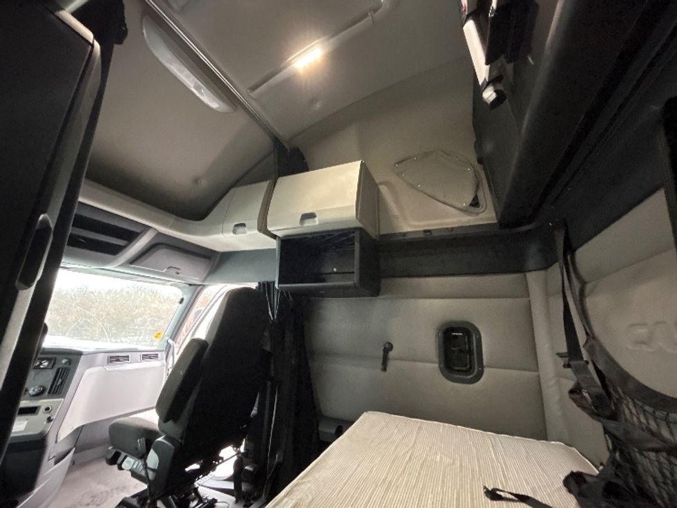 Sleeper Tractor-Heavy Duty Tractors-Freightliner-2020-T12664ST-White Deer-PA-487,748\n\t\tmiles-$ 58,250 - Image 19