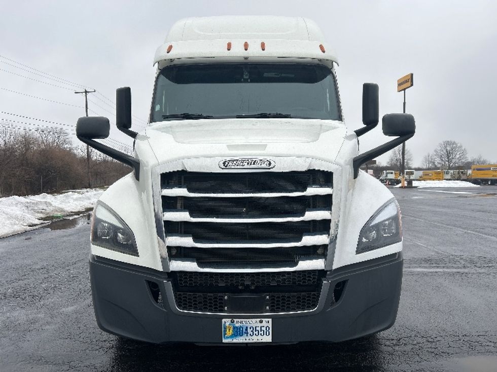 Sleeper Tractor-Heavy Duty Tractors-Freightliner-2020-T12664ST-White Deer-PA-487,748\n\t\tmiles-$ 58,250 - Image 2