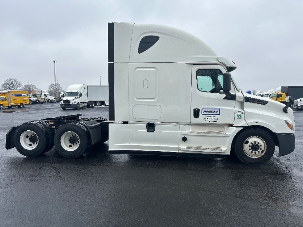 Sleeper Tractor-Heavy Duty Tractors-Freightliner-2020-T12664ST-White Deer-PA-487,748\n\t\tmiles-$ 58,250 - Image 9