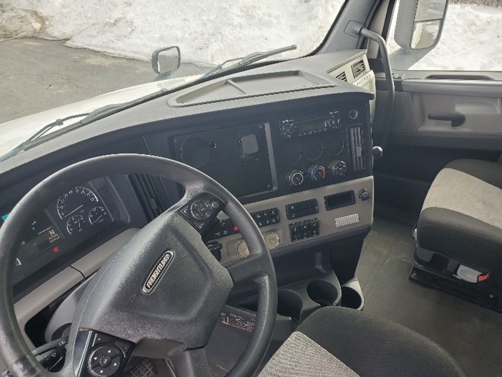Sleeper Tractor-Heavy Duty Tractors-Freightliner-2020-T12664ST-White Deer-PA-533,143\n\t\tmiles-$ 55,000 - Image 10