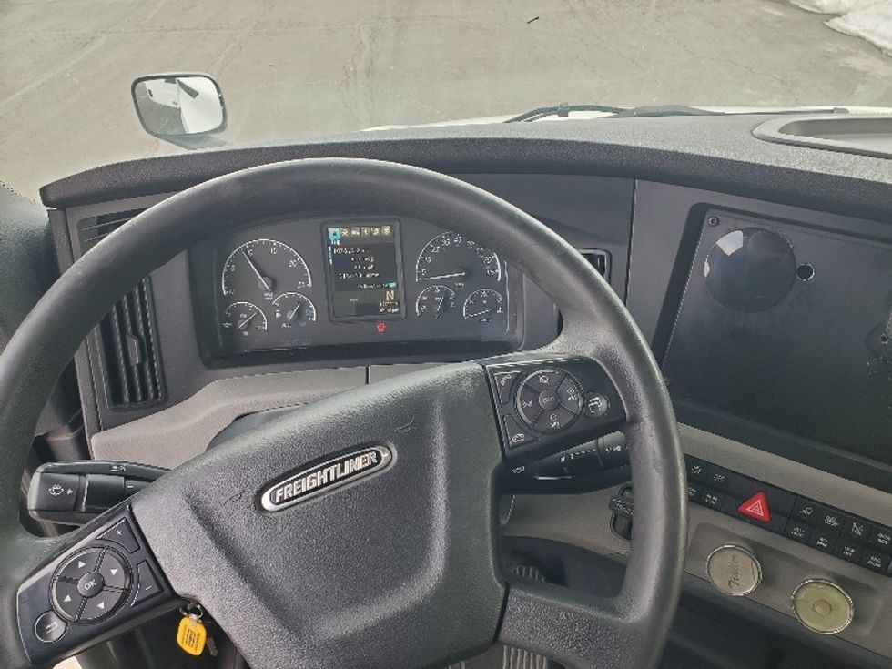 Sleeper Tractor-Heavy Duty Tractors-Freightliner-2020-T12664ST-White Deer-PA-533,143\n\t\tmiles-$ 55,000 - Image 11