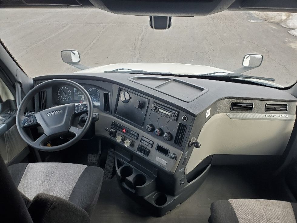 Sleeper Tractor-Heavy Duty Tractors-Freightliner-2020-T12664ST-White Deer-PA-533,143\n\t\tmiles-$ 55,000 - Image 12