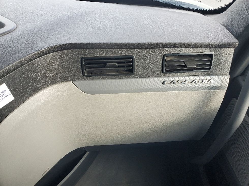 Sleeper Tractor-Heavy Duty Tractors-Freightliner-2020-T12664ST-White Deer-PA-533,143\n\t\tmiles-$ 55,000 - Image 14