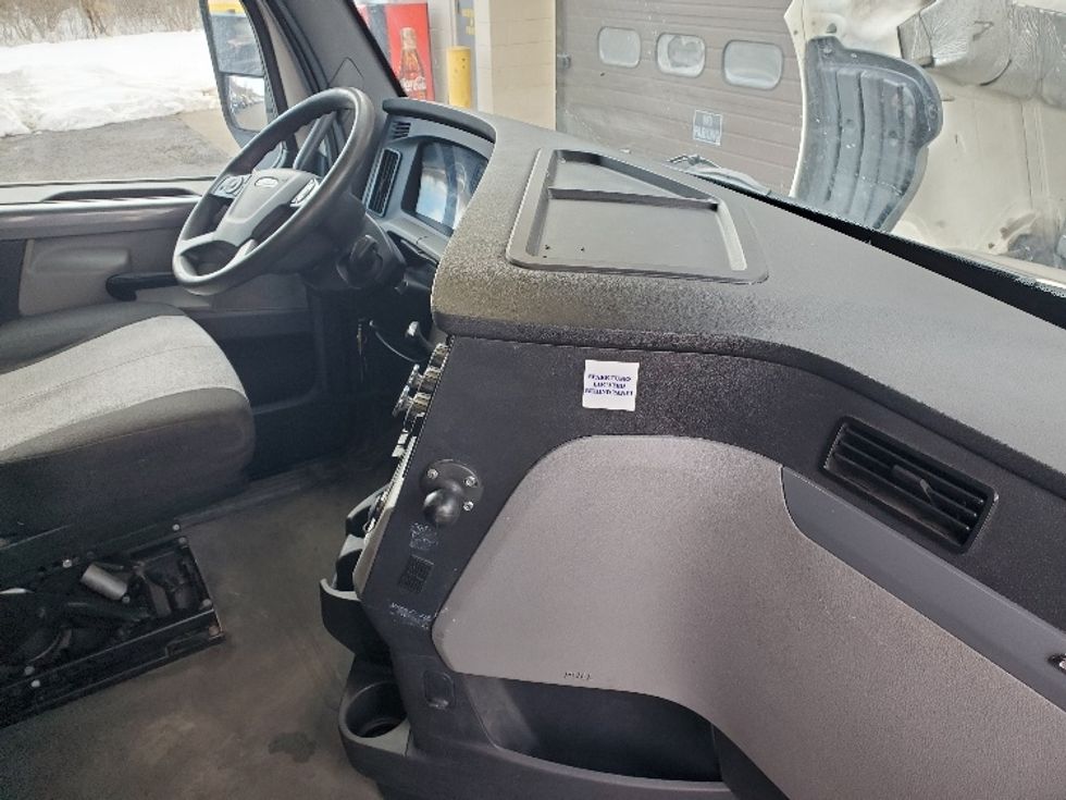 Sleeper Tractor-Heavy Duty Tractors-Freightliner-2020-T12664ST-White Deer-PA-533,143\n\t\tmiles-$ 55,000 - Image 15