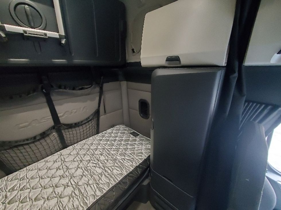 Sleeper Tractor-Heavy Duty Tractors-Freightliner-2020-T12664ST-White Deer-PA-533,143\n\t\tmiles-$ 55,000 - Image 18