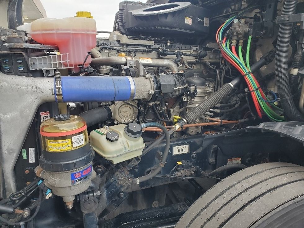 Sleeper Tractor-Heavy Duty Tractors-Freightliner-2020-T12664ST-White Deer-PA-533,143\n\t\tmiles-$ 55,000 - Image 21