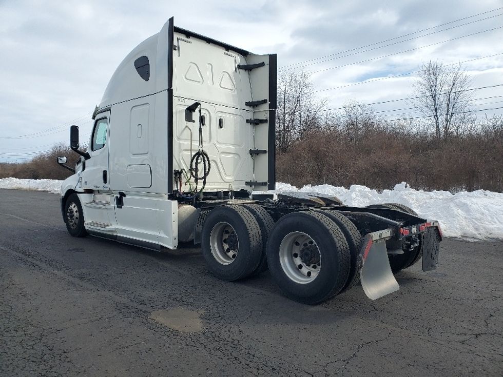 Sleeper Tractor-Heavy Duty Tractors-Freightliner-2020-T12664ST-White Deer-PA-533,143\n\t\tmiles-$ 55,000 - Image 5