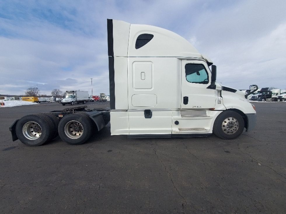 Sleeper Tractor-Heavy Duty Tractors-Freightliner-2020-T12664ST-White Deer-PA-533,143\n\t\tmiles-$ 55,000 - Image 8