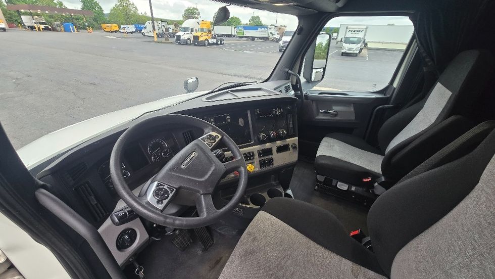 Sleeper Tractor-Heavy Duty Tractors-Freightliner-2020-T12664ST-White Deer-PA-643,144\n\t\tmiles-$ 50,500 - Image 10