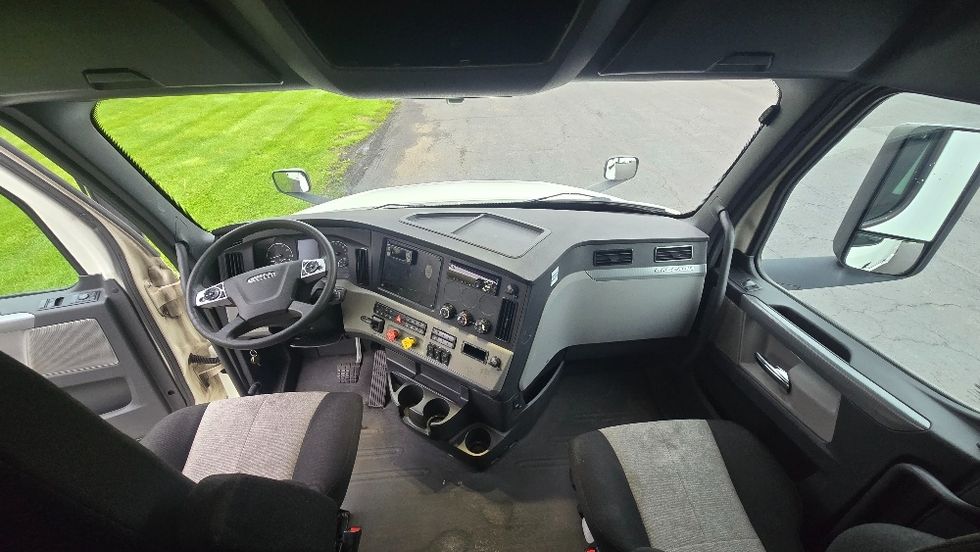 Sleeper Tractor-Heavy Duty Tractors-Freightliner-2020-T12664ST-White Deer-PA-643,144\n\t\tmiles-$ 50,500 - Image 12