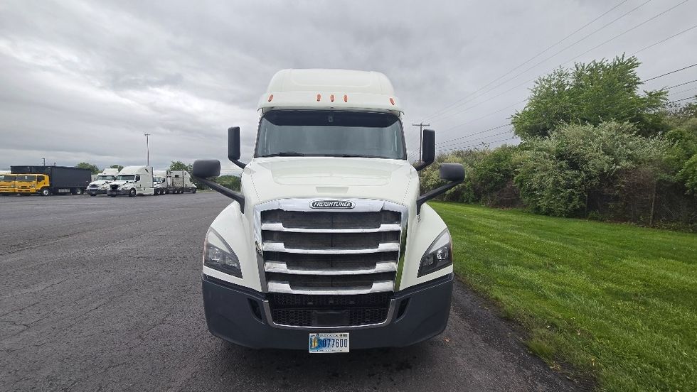 Sleeper Tractor-Heavy Duty Tractors-Freightliner-2020-T12664ST-White Deer-PA-643,144\n\t\tmiles-$ 50,500 - Image 2