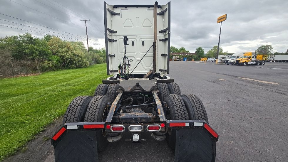 Sleeper Tractor-Heavy Duty Tractors-Freightliner-2020-T12664ST-White Deer-PA-643,144\n\t\tmiles-$ 50,500 - Image 6