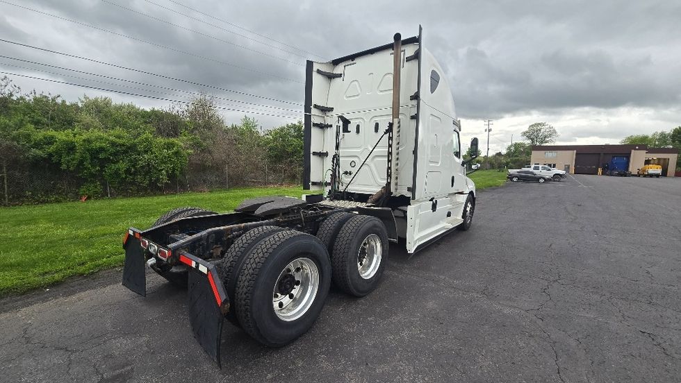 Sleeper Tractor-Heavy Duty Tractors-Freightliner-2020-T12664ST-White Deer-PA-643,144\n\t\tmiles-$ 50,500 - Image 7