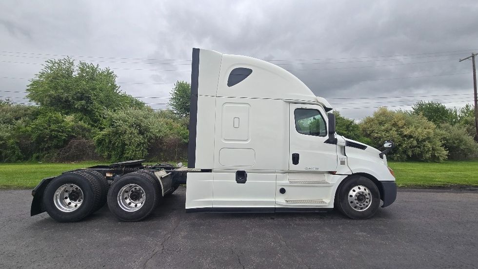 Sleeper Tractor-Heavy Duty Tractors-Freightliner-2020-T12664ST-White Deer-PA-643,144\n\t\tmiles-$ 50,500 - Image 8