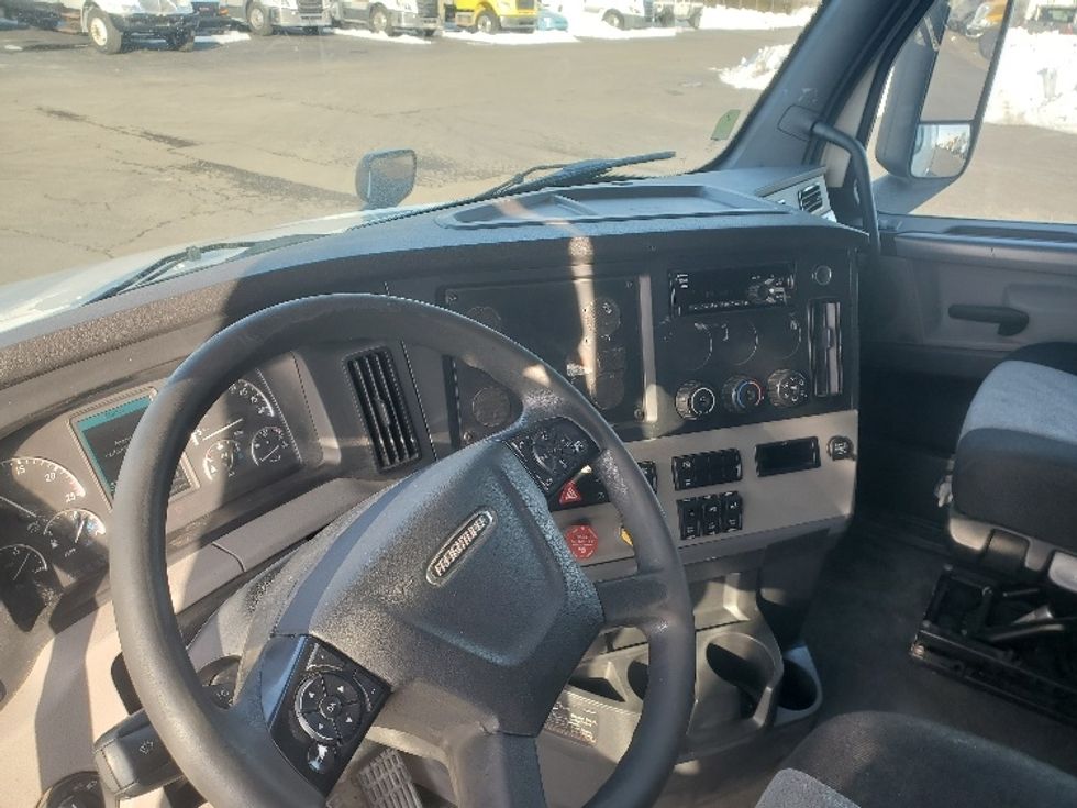 Sleeper Tractor-Heavy Duty Tractors-Freightliner-2020-T12664ST-White Deer-PA-687,234\n\t\tmiles-$ 42,000 - Image 10