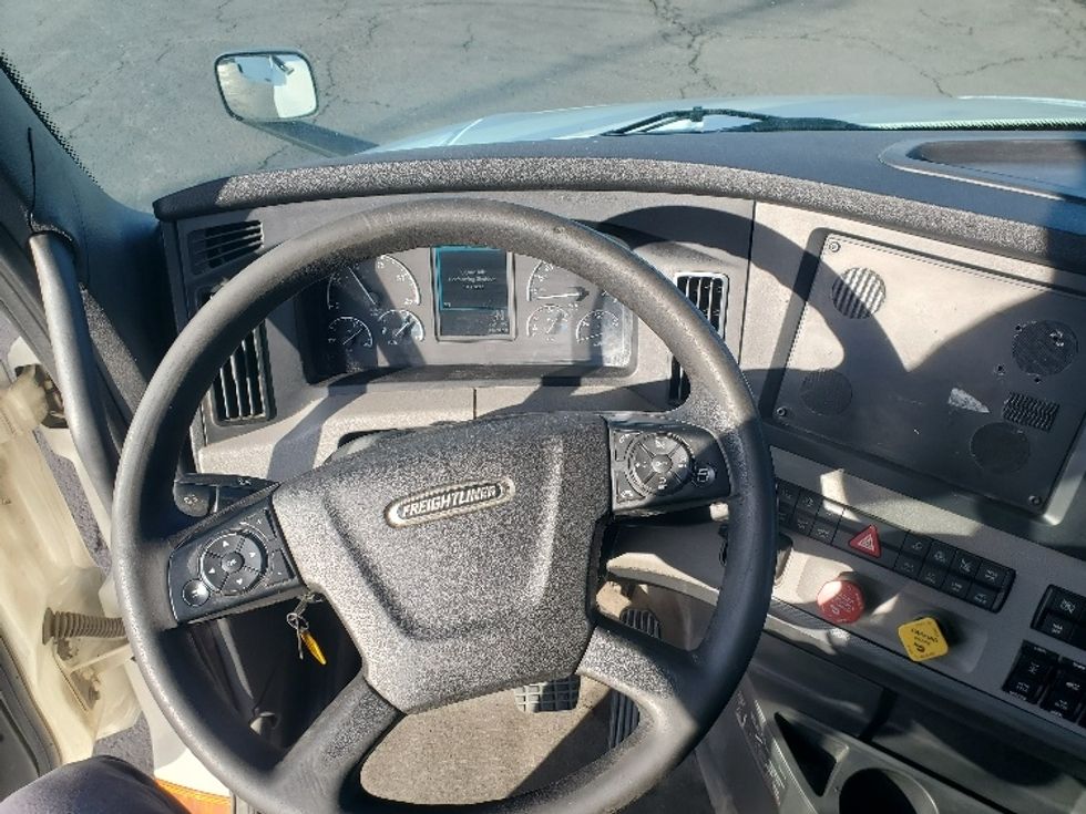 Sleeper Tractor-Heavy Duty Tractors-Freightliner-2020-T12664ST-White Deer-PA-687,234\n\t\tmiles-$ 42,000 - Image 11