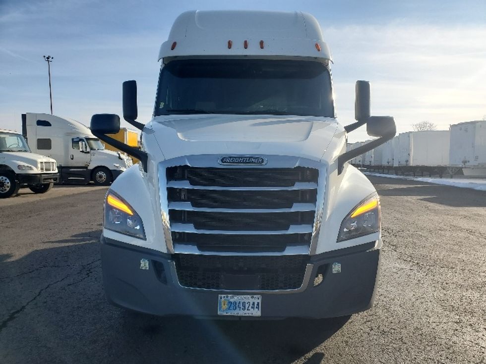 Sleeper Tractor-Heavy Duty Tractors-Freightliner-2020-T12664ST-White Deer-PA-687,234\n\t\tmiles-$ 42,000 - Image 2