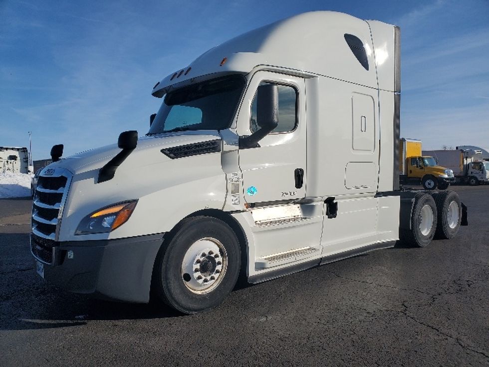 Sleeper Tractor-Heavy Duty Tractors-Freightliner-2020-T12664ST-White Deer-PA-687,234\n\t\tmiles-$ 42,000 - Image 3