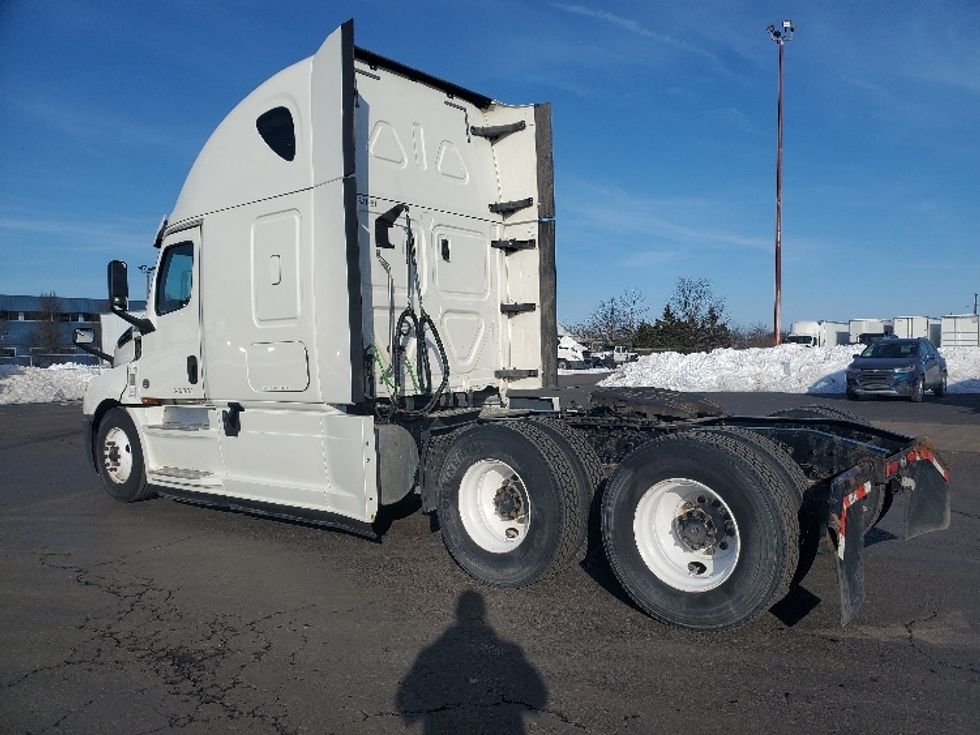Sleeper Tractor-Heavy Duty Tractors-Freightliner-2020-T12664ST-White Deer-PA-687,234\n\t\tmiles-$ 42,000 - Image 5