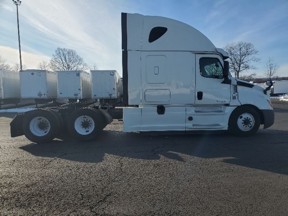 Sleeper Tractor-Heavy Duty Tractors-Freightliner-2020-T12664ST-White Deer-PA-687,234\n\t\tmiles-$ 42,000 - Image 8