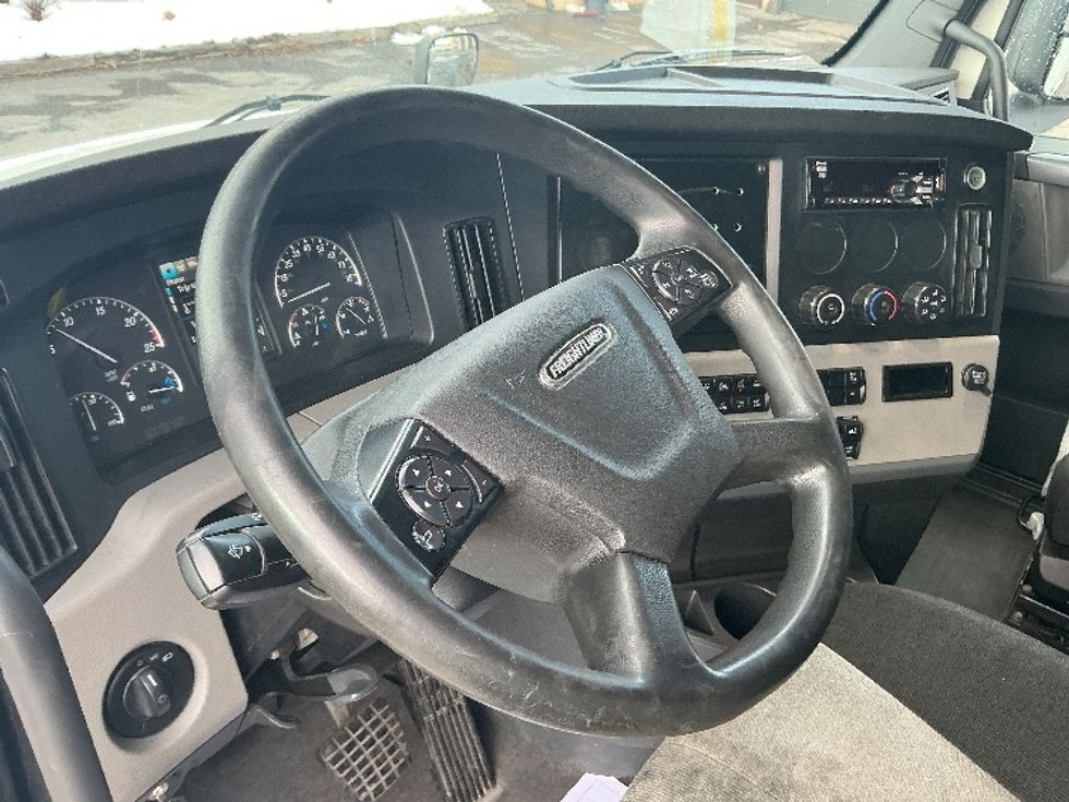 Sleeper Tractor-Heavy Duty Tractors-Freightliner-2020-T12664ST-Wilkes Barre-PA-617,877\n\t\tmiles-$ 51,000 - Image 10