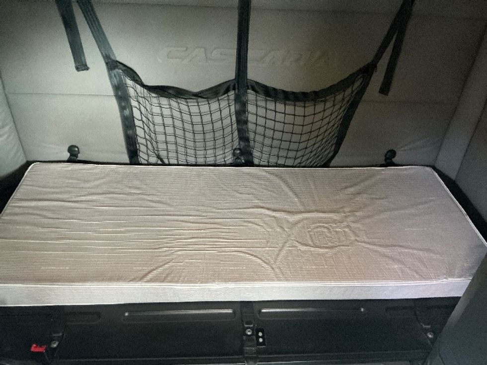 Sleeper Tractor-Heavy Duty Tractors-Freightliner-2020-T12664ST-Wilkes Barre-PA-617,877\n\t\tmiles-$ 51,000 - Image 17