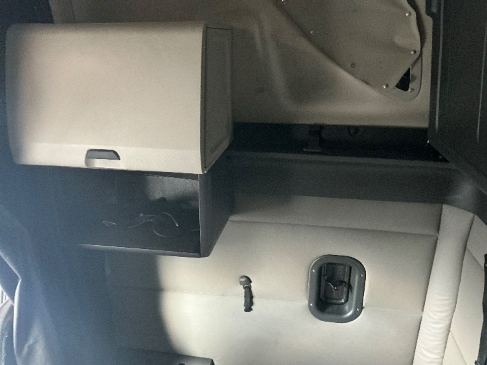 Sleeper Tractor-Heavy Duty Tractors-Freightliner-2020-T12664ST-Wilkes Barre-PA-617,877\n\t\tmiles-$ 51,000 - Image 19