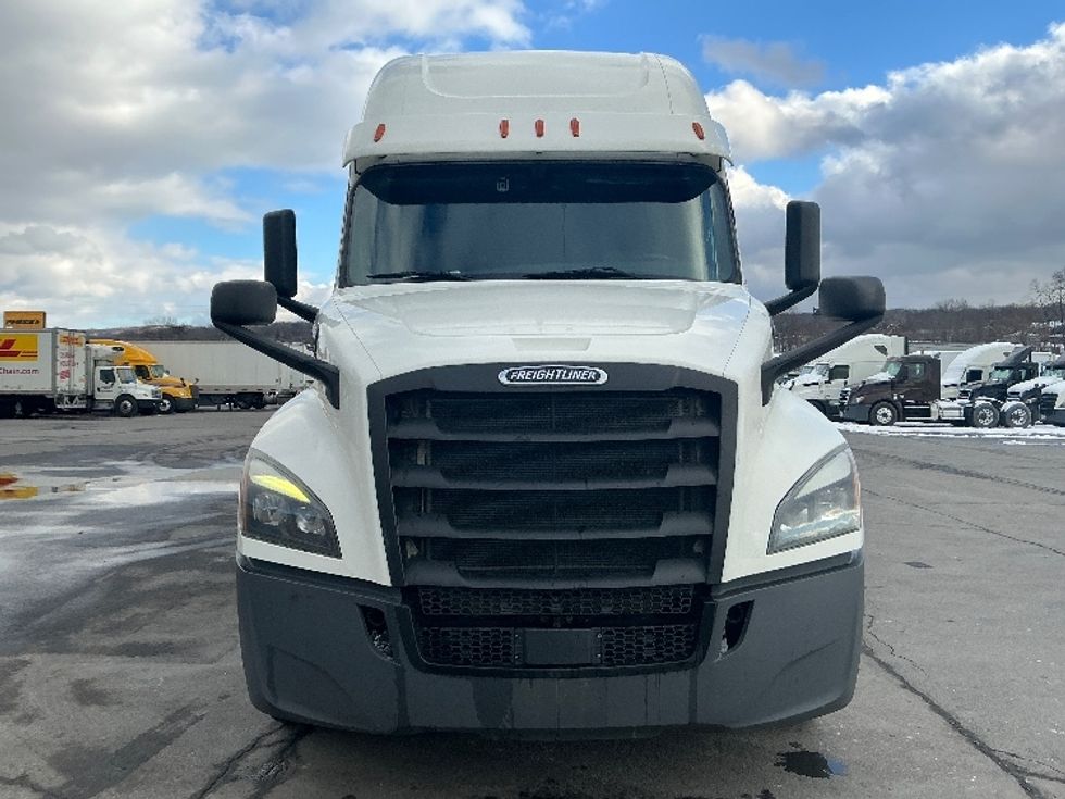Sleeper Tractor-Heavy Duty Tractors-Freightliner-2020-T12664ST-Wilkes Barre-PA-617,877\n\t\tmiles-$ 51,000 - Image 2