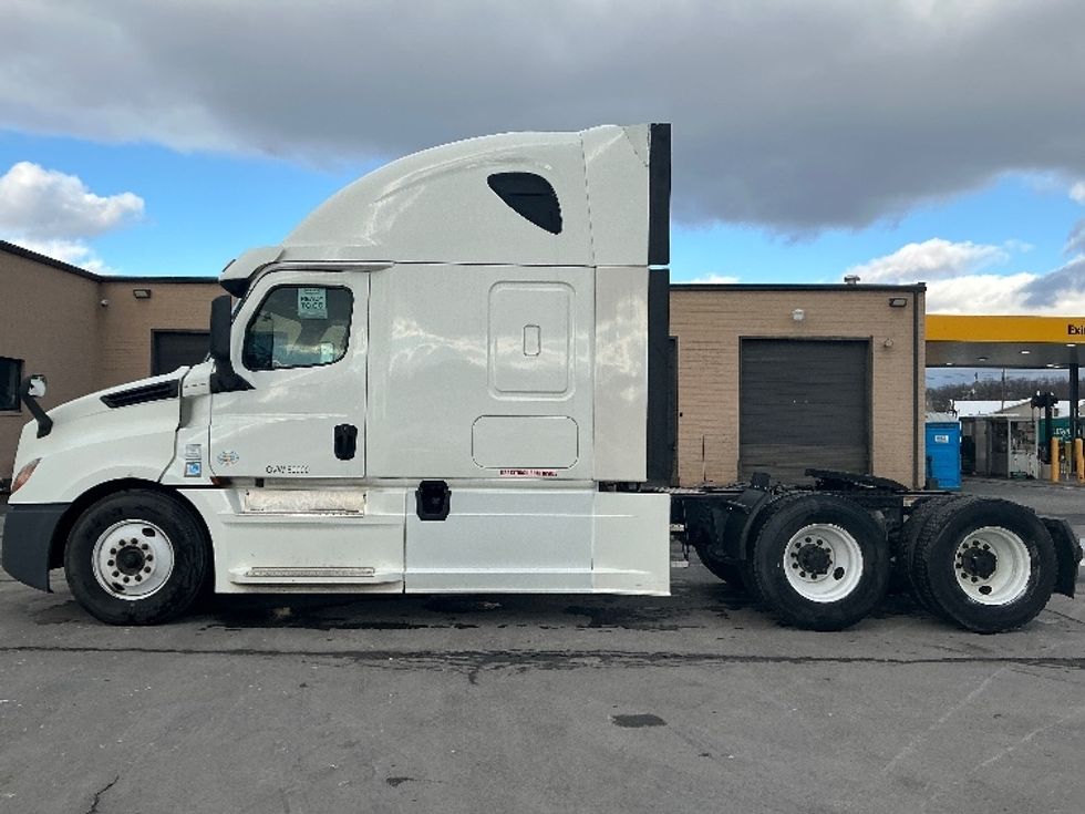 Sleeper Tractor-Heavy Duty Tractors-Freightliner-2020-T12664ST-Wilkes Barre-PA-617,877\n\t\tmiles-$ 51,000 - Image 4