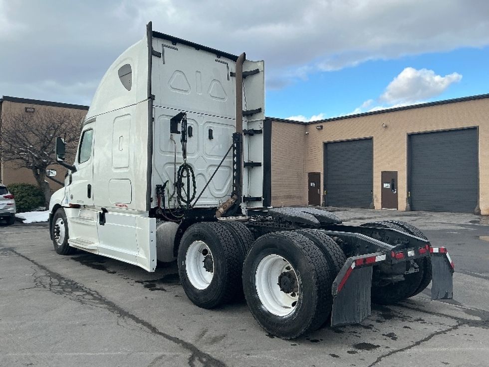 Sleeper Tractor-Heavy Duty Tractors-Freightliner-2020-T12664ST-Wilkes Barre-PA-617,877\n\t\tmiles-$ 51,000 - Image 5