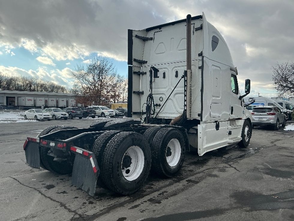 Sleeper Tractor-Heavy Duty Tractors-Freightliner-2020-T12664ST-Wilkes Barre-PA-617,877\n\t\tmiles-$ 51,000 - Image 7