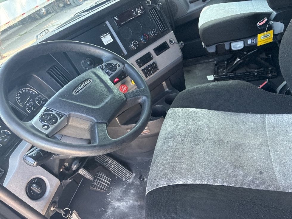 Sleeper Tractor-Heavy Duty Tractors-Freightliner-2020-T12664ST-Wilmington-OH-515,514\n\t\tmiles-$ 60,500 - Image 10