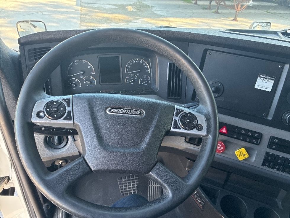 Sleeper Tractor-Heavy Duty Tractors-Freightliner-2020-T12664ST-Wilmington-OH-515,514\n\t\tmiles-$ 60,500 - Image 11