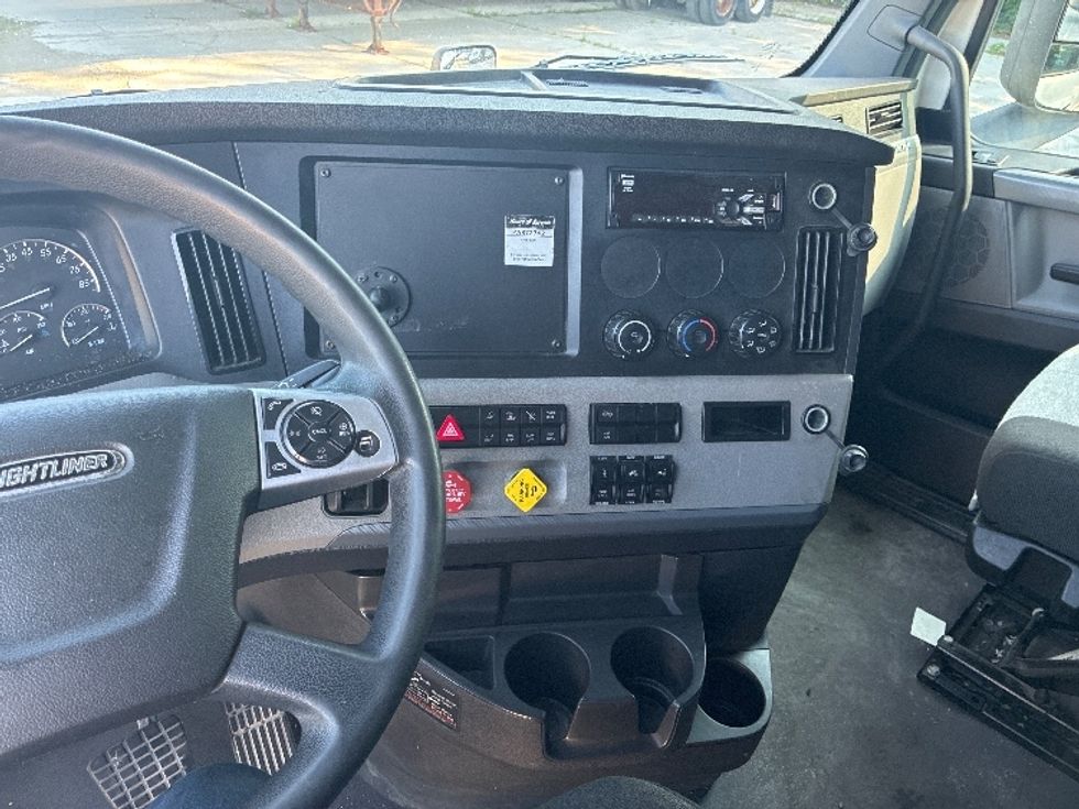 Sleeper Tractor-Heavy Duty Tractors-Freightliner-2020-T12664ST-Wilmington-OH-515,514\n\t\tmiles-$ 60,500 - Image 12