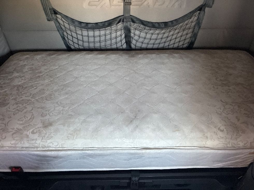 Sleeper Tractor-Heavy Duty Tractors-Freightliner-2020-T12664ST-Wilmington-OH-515,514\n\t\tmiles-$ 60,500 - Image 17