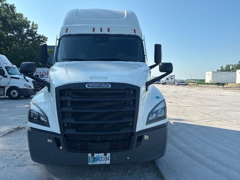 Sleeper Tractor-Heavy Duty Tractors-Freightliner-2020-T12664ST-Wilmington-OH-515,514\n\t\tmiles-$ 60,500 - Image 2
