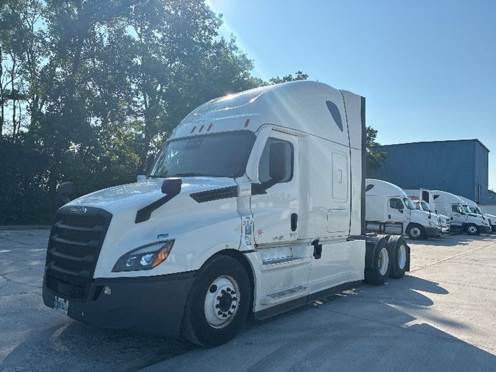 Sleeper Tractor-Heavy Duty Tractors-Freightliner-2020-T12664ST-Wilmington-OH-515,514\n\t\tmiles-$ 60,500 - Image 3