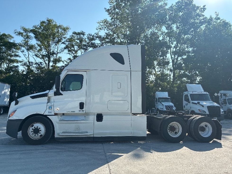 Sleeper Tractor-Heavy Duty Tractors-Freightliner-2020-T12664ST-Wilmington-OH-515,514\n\t\tmiles-$ 60,500 - Image 4