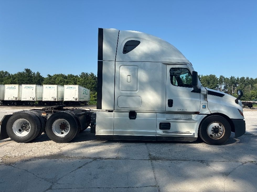 Sleeper Tractor-Heavy Duty Tractors-Freightliner-2020-T12664ST-Wilmington-OH-515,514\n\t\tmiles-$ 60,500 - Image 8