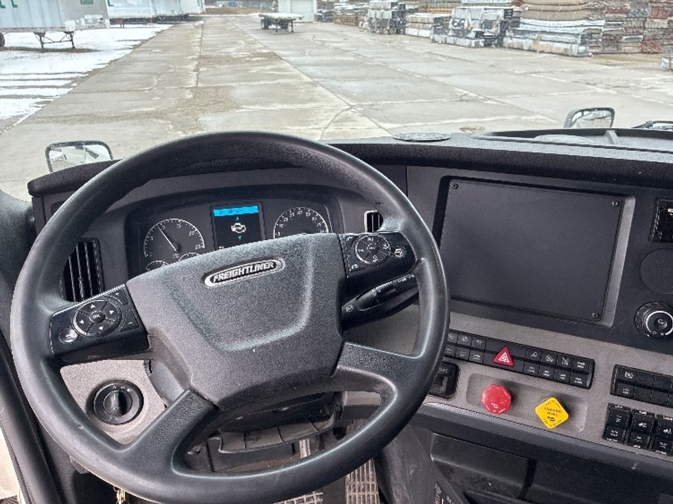 Sleeper Tractor-Heavy Duty Tractors-Freightliner-2020-T12664ST-Wilmington-OH-563,653\n\t\tmiles-$ 55,250 - Image 11