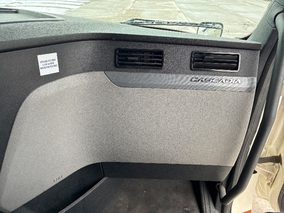 Sleeper Tractor-Heavy Duty Tractors-Freightliner-2020-T12664ST-Wilmington-OH-563,653\n\t\tmiles-$ 55,250 - Image 14