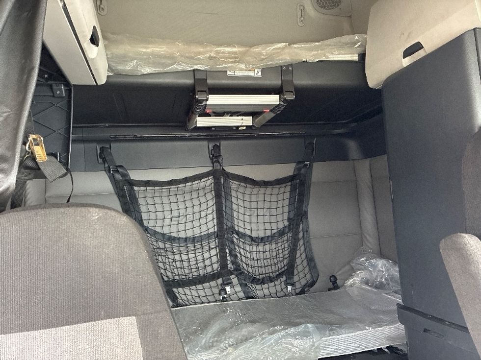 Sleeper Tractor-Heavy Duty Tractors-Freightliner-2020-T12664ST-Wilmington-OH-563,653\n\t\tmiles-$ 55,250 - Image 16